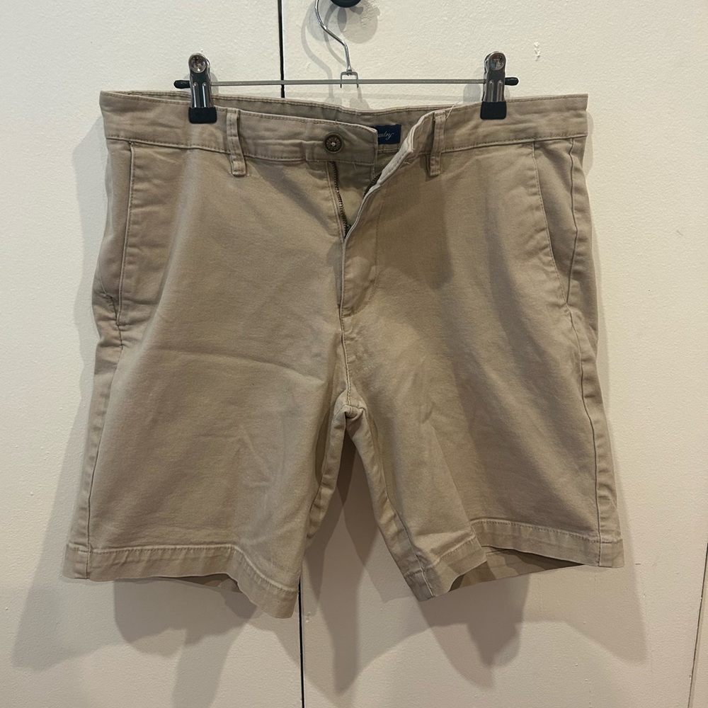 Men’s tan shorts
